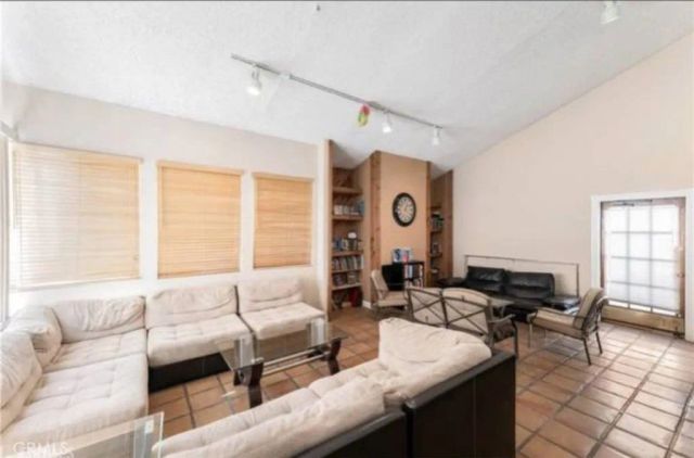 18411 Hatteras, Tarzana, CA 91356