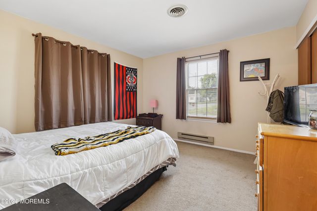 7 Foxboro Court, Whiting, NJ 08759