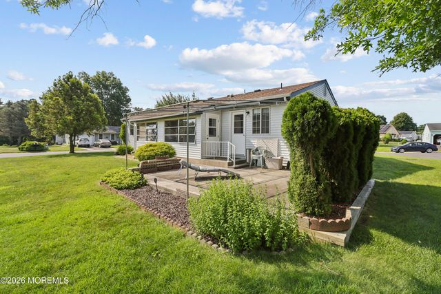 7 Foxboro Court, Whiting, NJ 08759