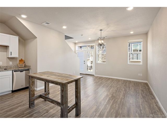 1033 Oak Cir, Lakewood, CO 80215