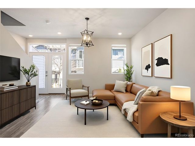 1033 Oak Cir, Lakewood, CO 80215