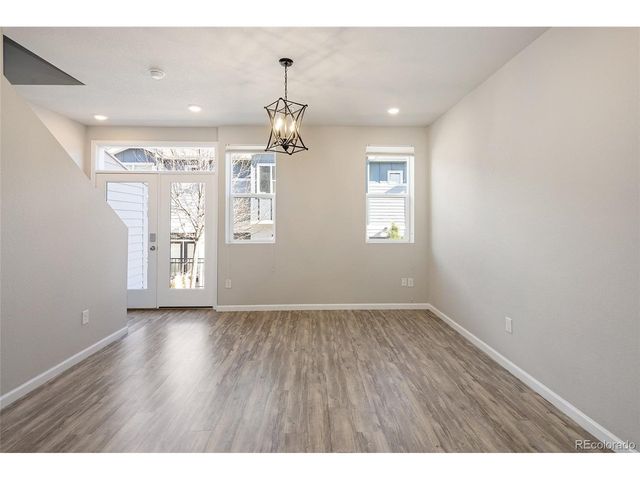 1033 Oak Cir, Lakewood, CO 80215