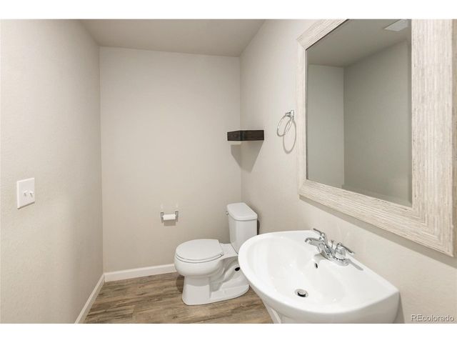 1033 Oak Cir, Lakewood, CO 80215