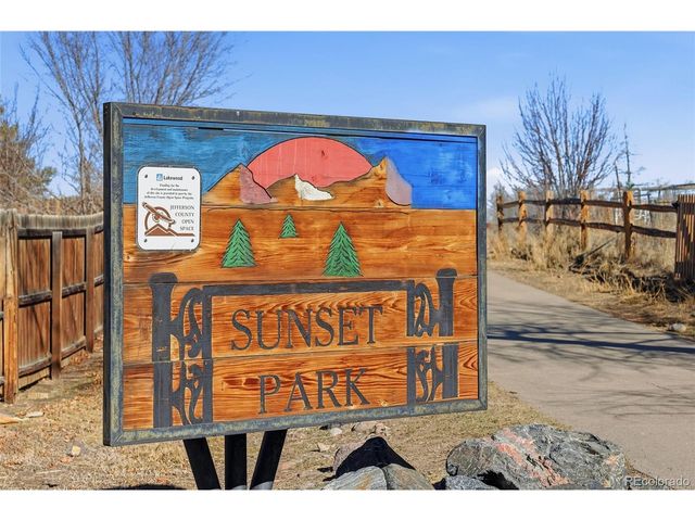 1033 Oak Cir, Lakewood, CO 80215