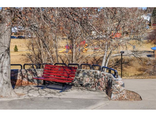 1033 Oak Cir, Lakewood, CO 80215