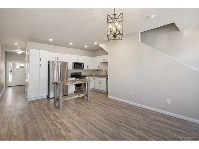 1033 Oak Cir, Lakewood, CO 80215