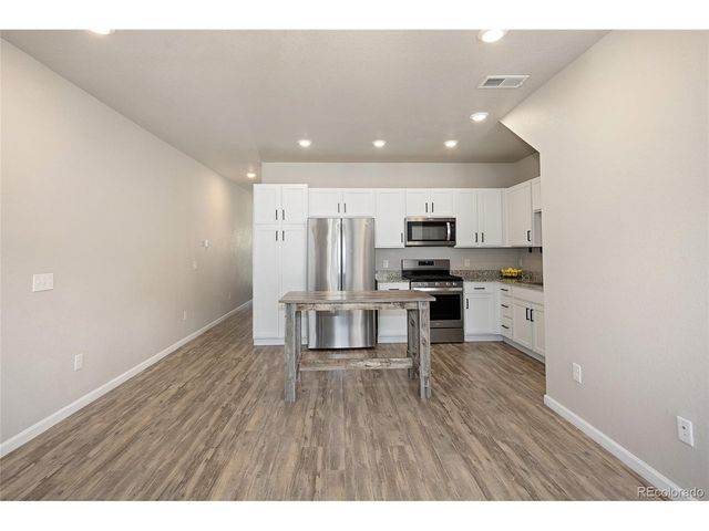 1033 Oak Cir, Lakewood, CO 80215