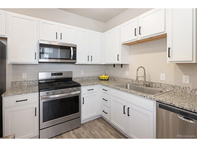 1033 Oak Cir, Lakewood, CO 80215