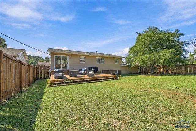 2936 COUNTRY CLUB DR, Rapid City, SD 57702