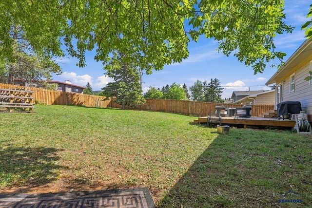 2936 COUNTRY CLUB DR, Rapid City, SD 57702