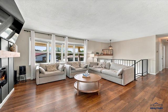 2936 COUNTRY CLUB DR, Rapid City, SD 57702