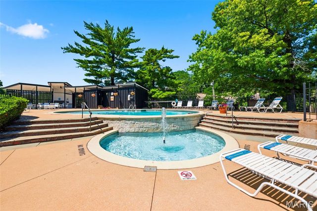 590 Sarah Lane 208, St Louis, MO 63141