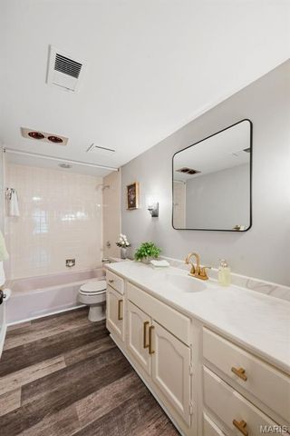 590 Sarah Lane 208, St Louis, MO 63141