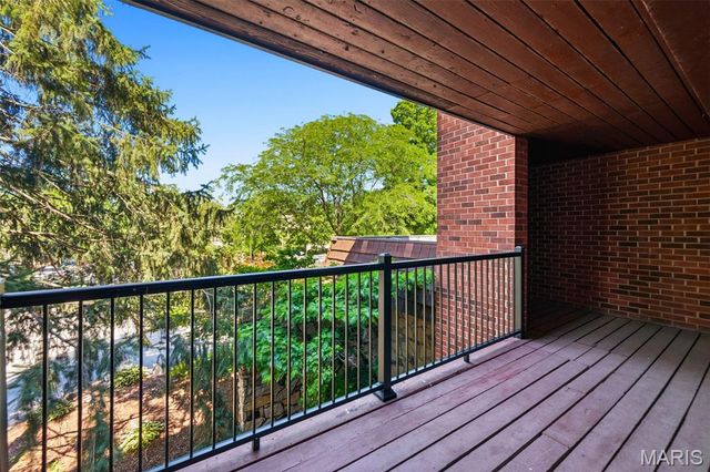 590 Sarah Lane 208, St Louis, MO 63141