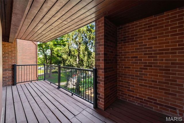 590 Sarah Lane 208, St Louis, MO 63141
