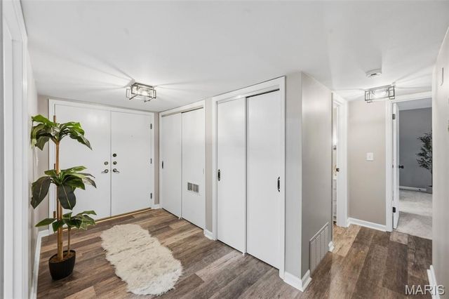 590 Sarah Lane 208, St Louis, MO 63141