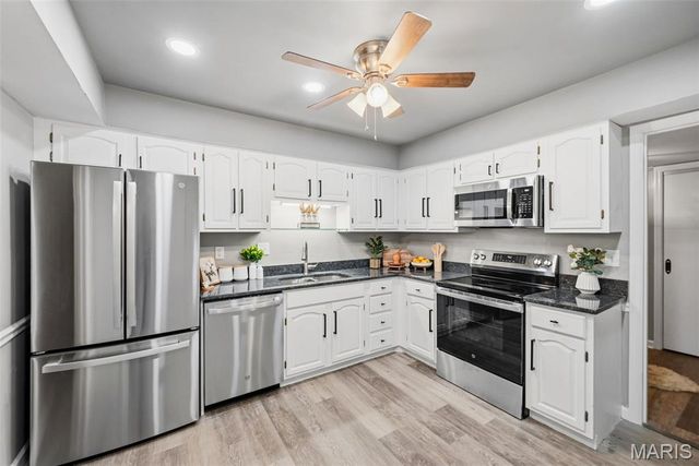 590 Sarah Lane 208, St Louis, MO 63141