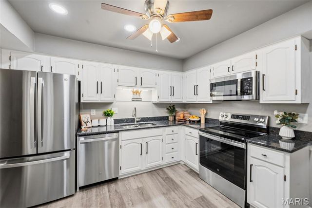 590 Sarah Lane 208, St Louis, MO 63141