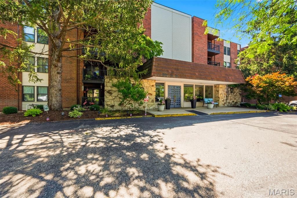 590 Sarah Lane 208, St Louis, MO 63141