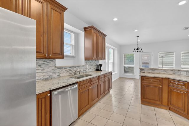 3304 Landhope Circle, Arlington, TX 76016