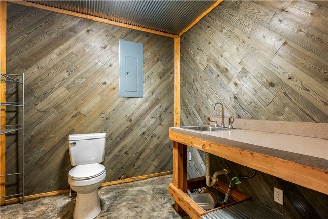 2887 Habberton Road, Springdale, AR 72764