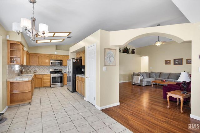 4309 Silver Maple Court, Bakersfield, CA 93313