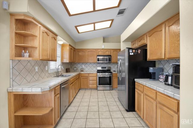 4309 Silver Maple Court, Bakersfield, CA 93313