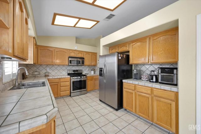 4309 Silver Maple Court, Bakersfield, CA 93313