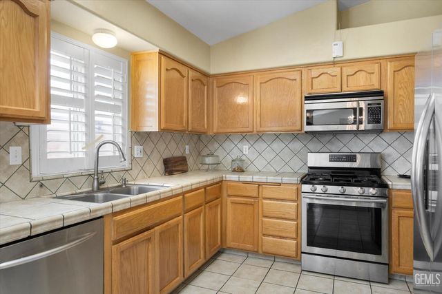 4309 Silver Maple Court, Bakersfield, CA 93313