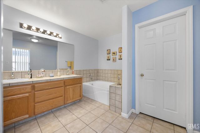 4309 Silver Maple Court, Bakersfield, CA 93313