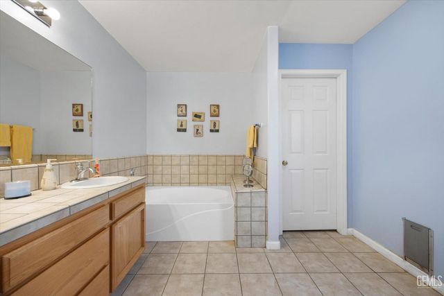 4309 Silver Maple Court, Bakersfield, CA 93313