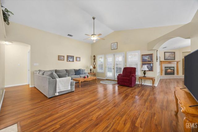 4309 Silver Maple Court, Bakersfield, CA 93313