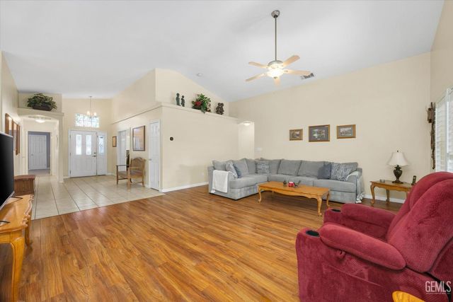 4309 Silver Maple Court, Bakersfield, CA 93313