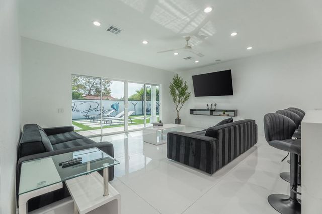 2090 W Nicola Road, Palm Springs, CA 92262