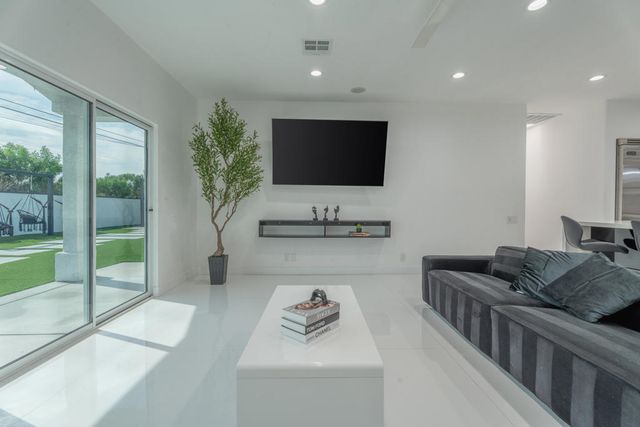 2090 W Nicola Road, Palm Springs, CA 92262