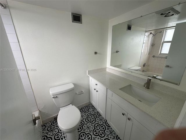 6039 Collins Ave 826, Miami Beach, FL 33140