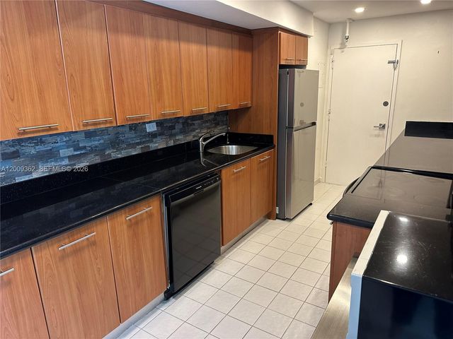 6039 Collins Ave 826, Miami Beach, FL 33140