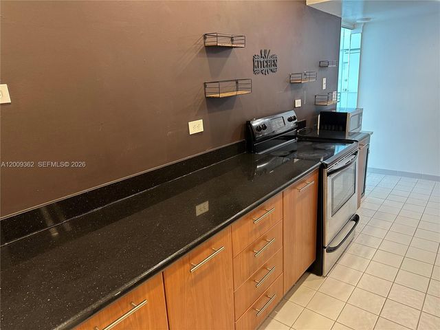 6039 Collins Ave 826, Miami Beach, FL 33140