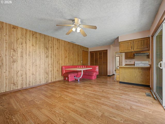 22713 Se NAOMI Dr, Damascus, OR 97089