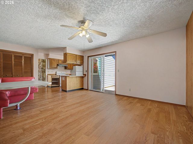 22713 Se NAOMI Dr, Damascus, OR 97089