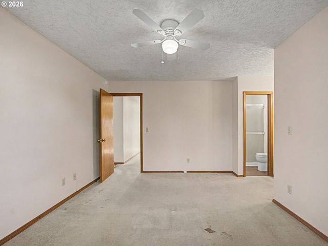 22713 Se NAOMI Dr, Damascus, OR 97089