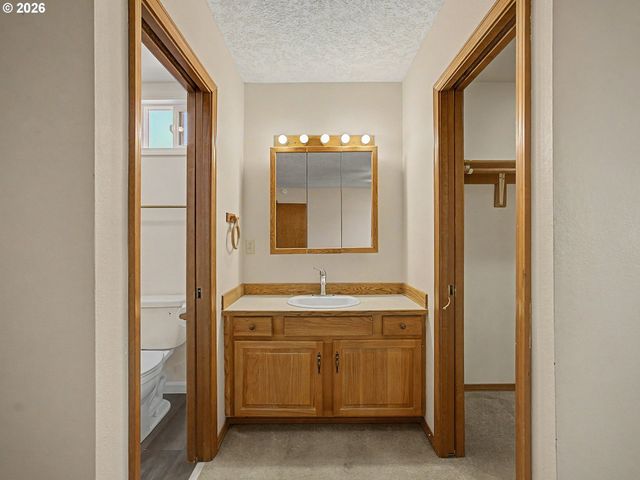 22713 Se NAOMI Dr, Damascus, OR 97089