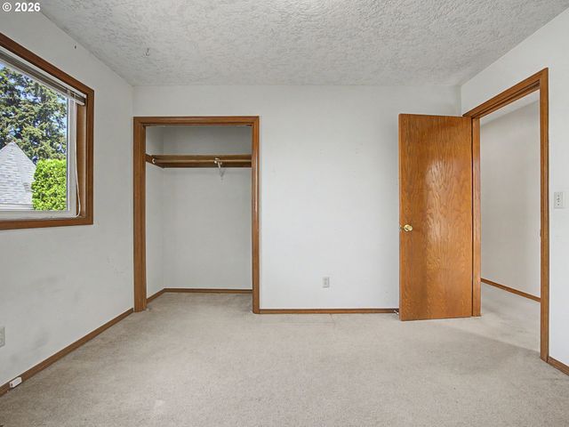 22713 Se NAOMI Dr, Damascus, OR 97089