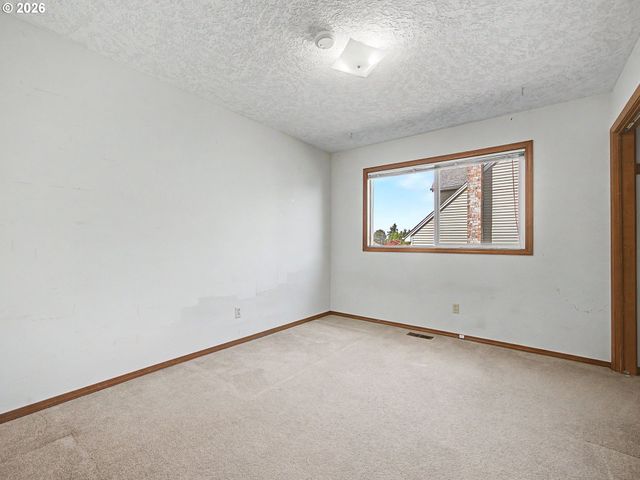 22713 Se NAOMI Dr, Damascus, OR 97089