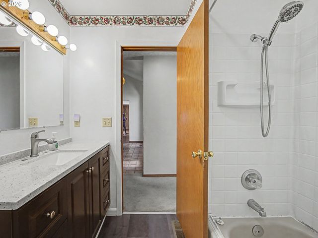22713 Se NAOMI Dr, Damascus, OR 97089