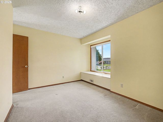 22713 Se NAOMI Dr, Damascus, OR 97089