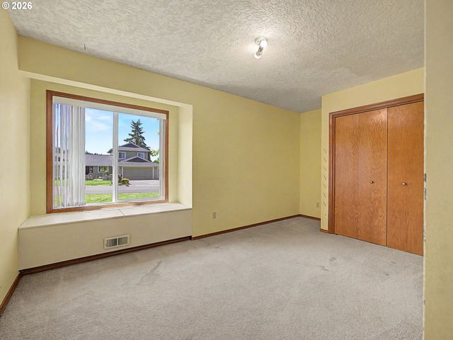 22713 Se NAOMI Dr, Damascus, OR 97089