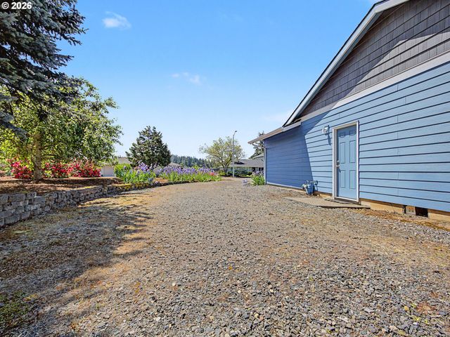 22713 Se NAOMI Dr, Damascus, OR 97089