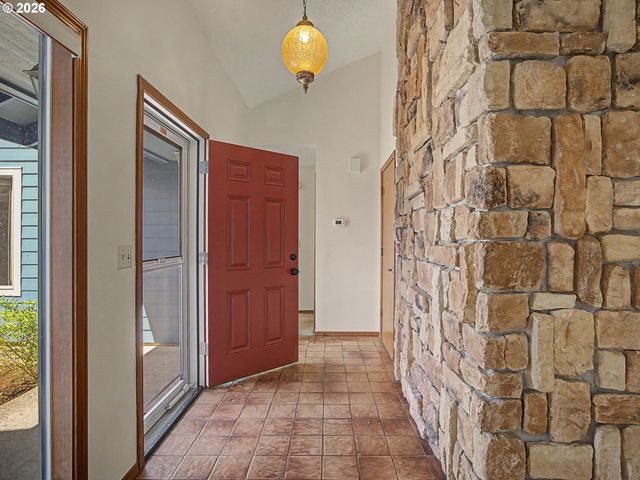 22713 Se NAOMI Dr, Damascus, OR 97089