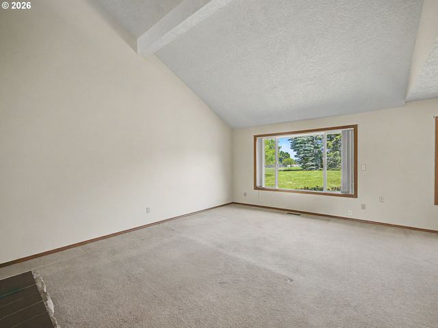 22713 Se NAOMI Dr, Damascus, OR 97089